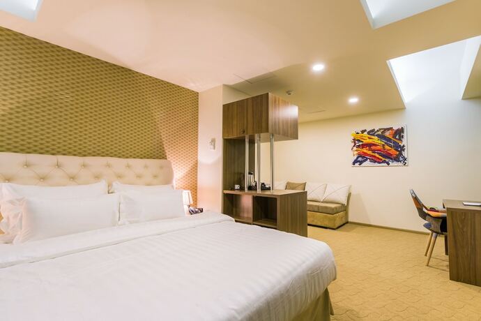 Imagen de la habitación del Hotel Pirimze Plaza. Foto 17