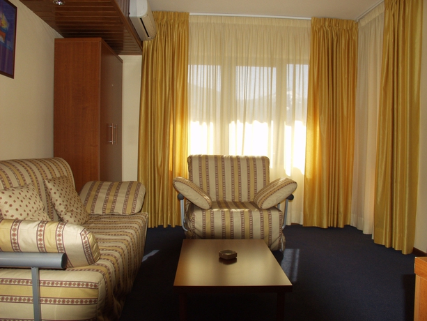 Imagen de la habitación del Hotel Pirin. Foto 4