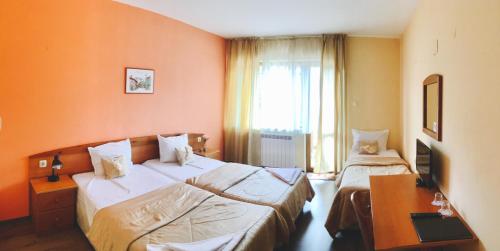 Imagen de la habitación del Hotel Pirina Club. Foto 6