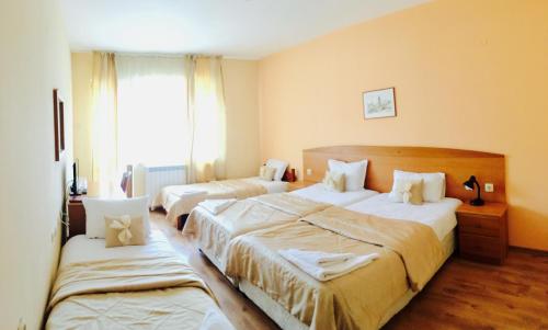 Imagen de la habitación del Hotel Pirina Club. Foto 7