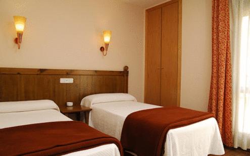 Imagen de la habitación del Hotel Pirineos, Castej&oacute;n de Sos. Foto 3