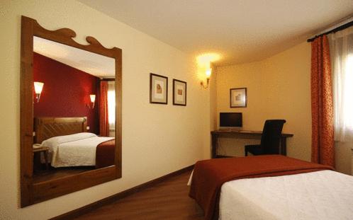 Imagen de la habitación del Hotel Pirineos, Castej&oacute;n de Sos. Foto 4