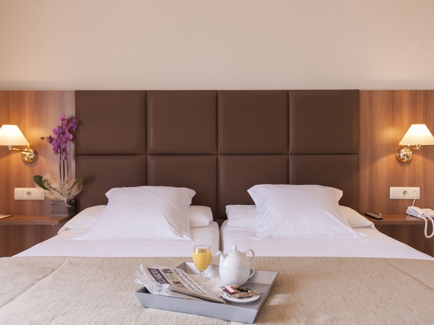 Imagen de la habitación del Hotel Pirineos, Figueres. Foto 11