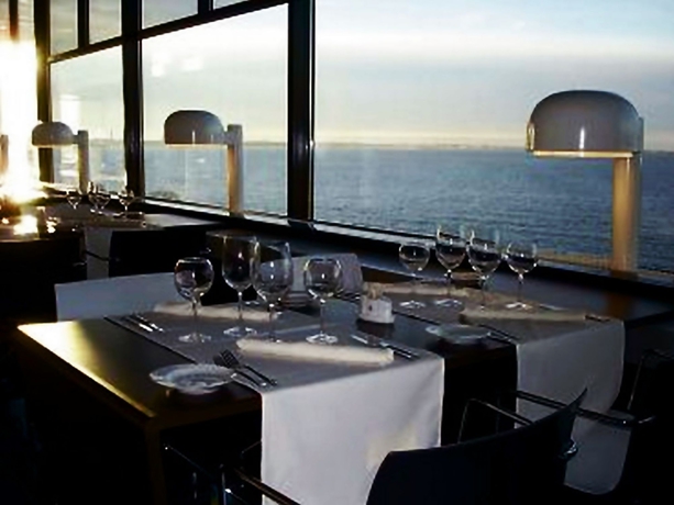 Imagen del bar/restaurante del Hotel Pirita Marina and Spa. Foto 5