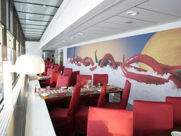 Imagen del bar/restaurante del Hotel Pirita Marina and Spa. Foto 7