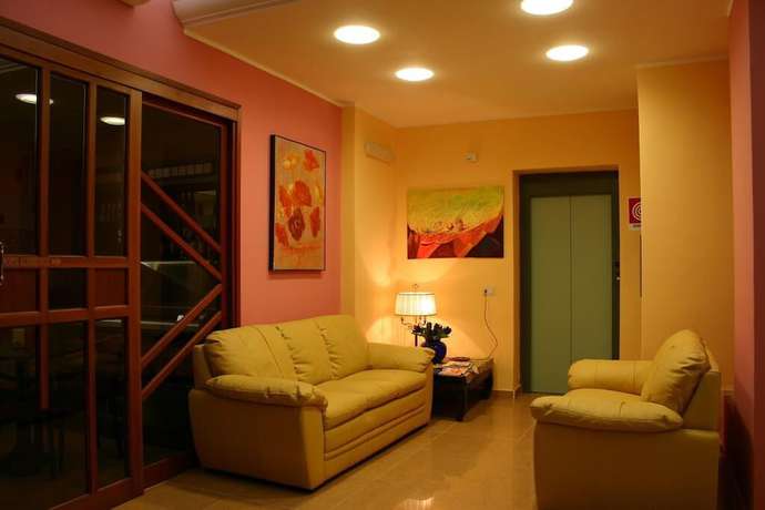 Imagen de los interiores del Hotel Piro. Foto 19
