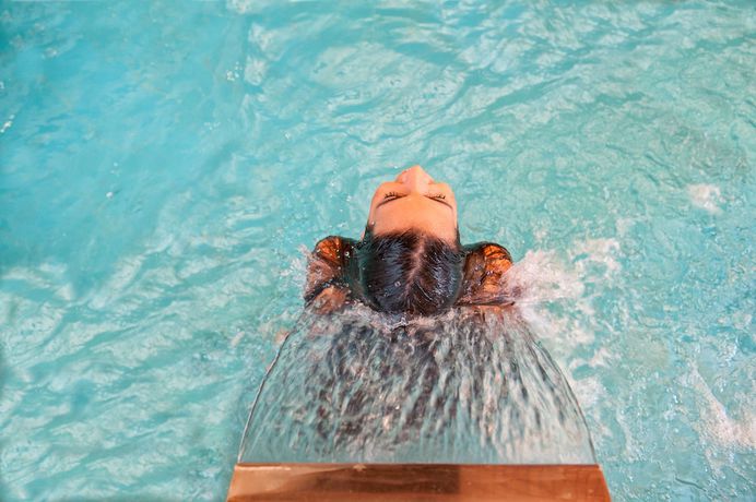 Imagen de la piscina del Hotel Piroska. Foto 16