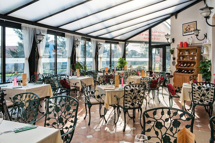 Imagen del bar/restaurante del Hotel Piroska. Foto 8