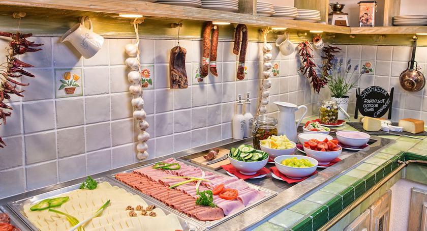 Imagen del bar/restaurante del Hotel Piroska. Foto 11