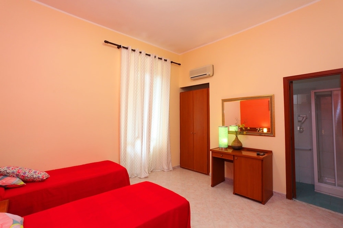 Imagen de la habitación del Hotel Pisa, Roma. Foto 5