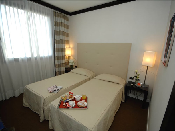 Imagen de la habitación del Hotel Pisa Valdera. Foto 7