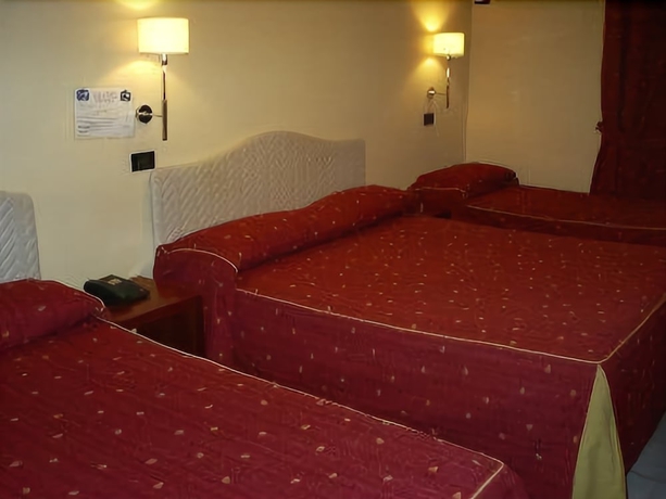 Imagen de la habitación del Hotel Pisani, Caserta. Foto 4
