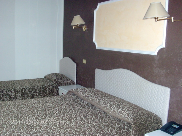 Imagen de la habitación del Hotel Pisani, Caserta. Foto 5