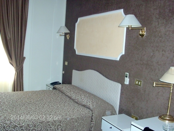 Imagen de la habitación del Hotel Pisani, Caserta. Foto 6