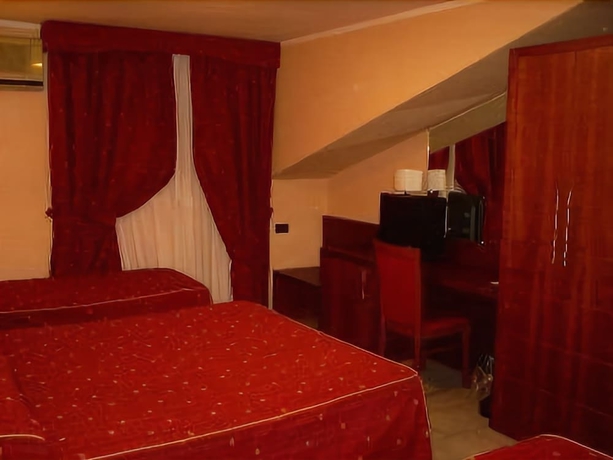 Imagen de la habitación del Hotel Pisani, Caserta. Foto 10