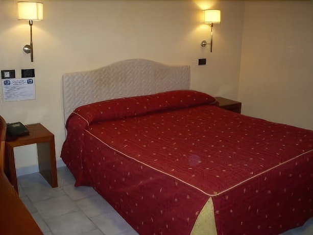 Imagen de la habitación del Hotel Pisani, Caserta. Foto 11