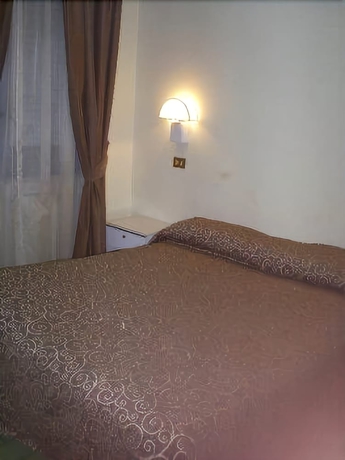 Imagen de la habitación del Hotel Pisani, Caserta. Foto 12