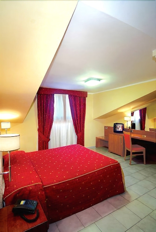 Imagen de la habitación del Hotel Pisani, Caserta. Foto 13