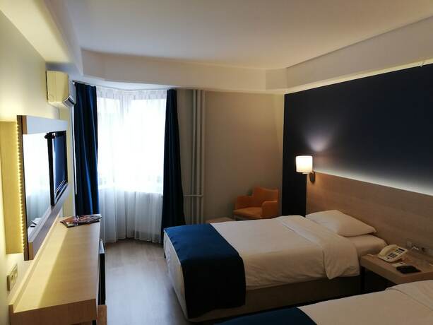 Imagen de la habitación del Hotel Piskin Otel. Foto 17