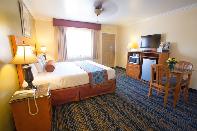 Imagen de la habitación del Hotel Pismo Beachwalker Inn and Suites. Foto 2