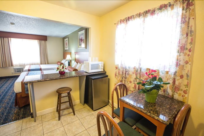 Imagen de la habitación del Hotel Pismo Beachwalker Inn and Suites. Foto 5