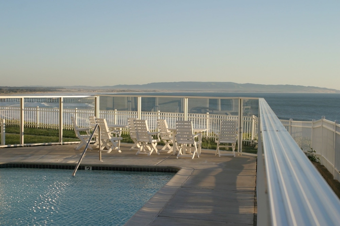 Imagen de la piscina del Hotel Pismo Lighthouse Suites. Foto 16