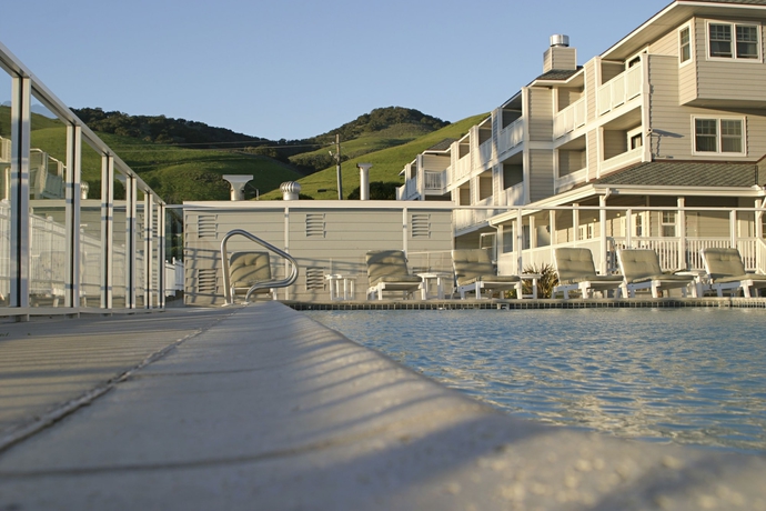 Imagen de la piscina del Hotel Pismo Lighthouse Suites. Foto 17