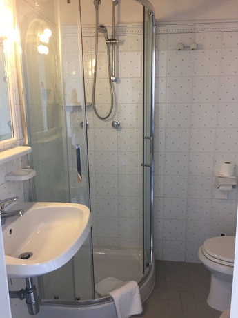 Imagen de la habitación del Hotel Pithaecusa. Foto 9