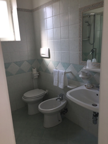 Imagen de la habitación del Hotel Pithaecusa. Foto 11