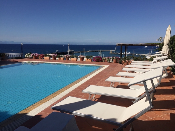 Imagen general del Hotel Pithaecusa. Foto 1