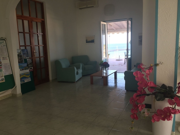 Imagen de los interiores del Hotel Pithaecusa. Foto 19