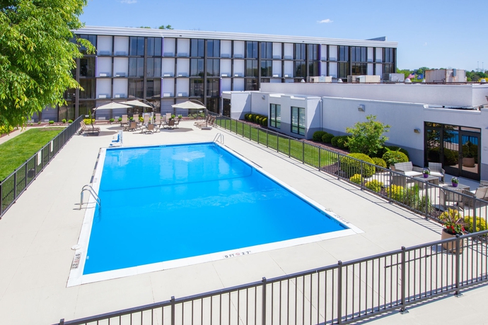 Imagen de la piscina del Hotel Pittsburgh Plaza. Foto 16