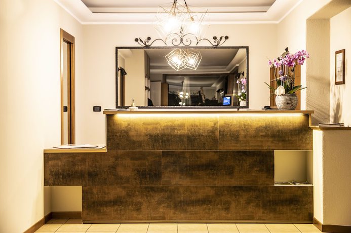 Imagen de los interiores del Hotel Piuro. Foto 18