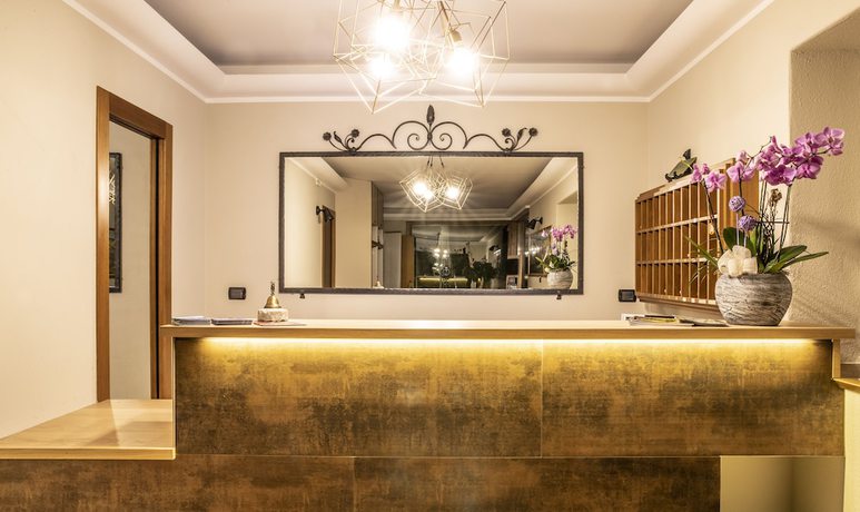 Imagen de los interiores del Hotel Piuro. Foto 19