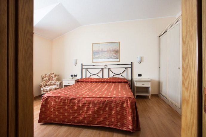 Imagen de la habitación del Hotel Piuro. Foto 17