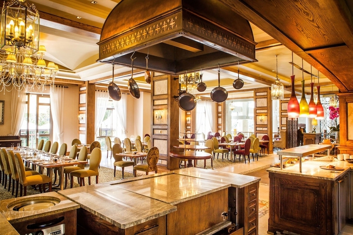 Imagen del bar/restaurante del Hotel Pivot Montecasino. Foto 2