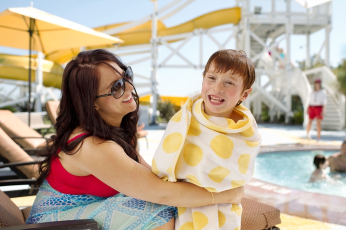 Imagen de la piscina del Hotel Pixar Place. Foto 15