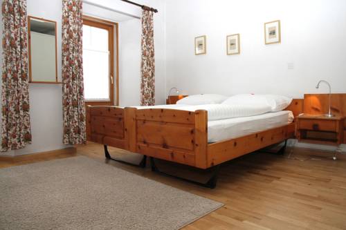 Imagen de la habitación del Hotel Piz Ela. Foto 10