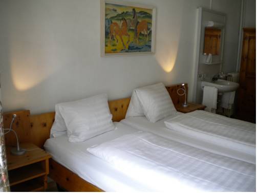 Imagen de la habitación del Hotel Piz Ela. Foto 13