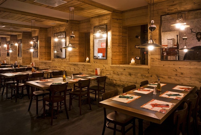 Imagen del bar/restaurante del Hotel Piz. Foto 2