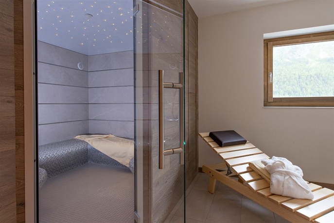 Imagen de la piscina del Hotel Piz. Foto 16