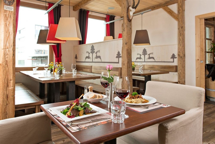 Imagen del bar/restaurante del Hotel Piz. Foto 4