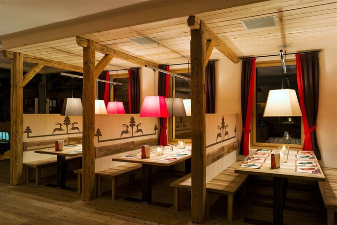 Imagen del bar/restaurante del Hotel Piz. Foto 5