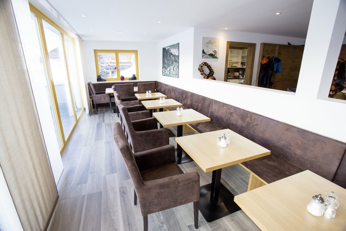 Imagen del bar/restaurante del Hotel Piz Ot. Foto 4