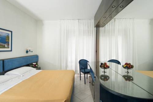 Imagen de la habitación del Hotel Pizzomunno Vieste Palace. Foto 5