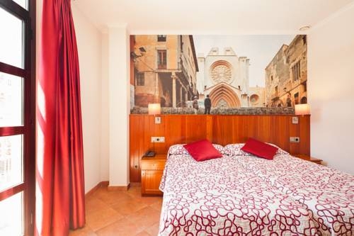 Imagen de la habitación del Hotel Plaça De La Font. Foto 11