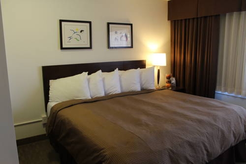 Imagen general del Hotel Place Louis Riel Suite Hotel. Foto 1
