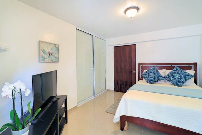 Imagen de la habitación del Hotel Placid Suites. Foto 4