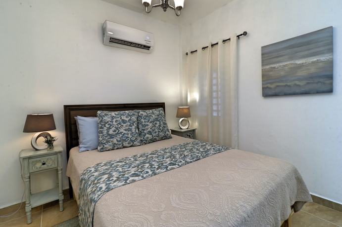 Imagen de la habitación del Hotel Placid Suites. Foto 5