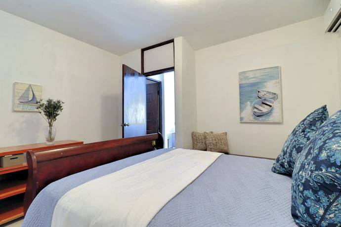 Imagen de la habitación del Hotel Placid Suites. Foto 6